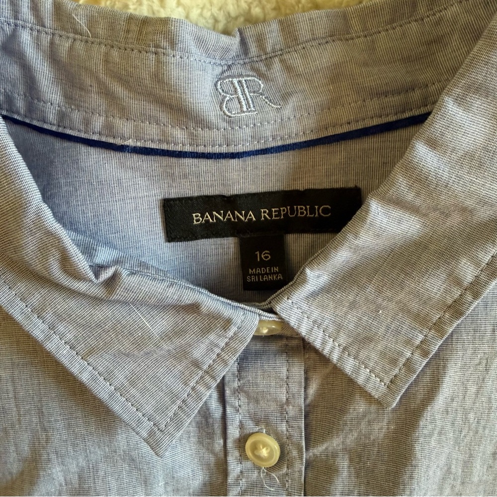 Banana Republic Women’s Light Blue Button Down Shirt 16 - Picture 4 of 7